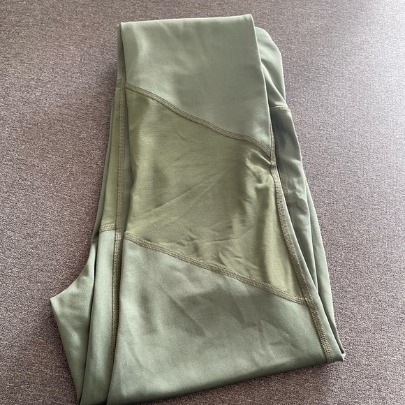 Old Navy Green Go-Dry Leggings Size Large - Picture 3 of 4